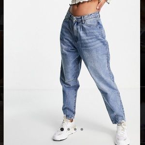 Never used. Selling because is the wrong size (still has tag)